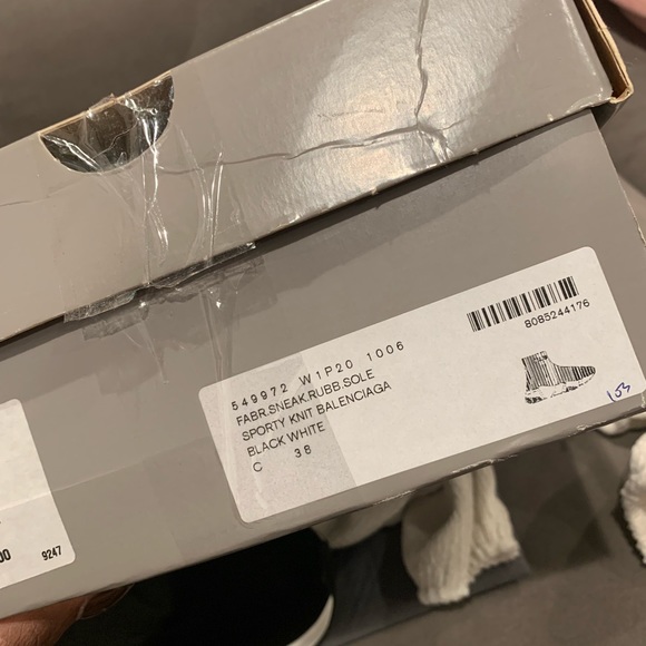 Balenciaga knit sneaker in black/white. Lightly worn. - Picture 11 of 15
